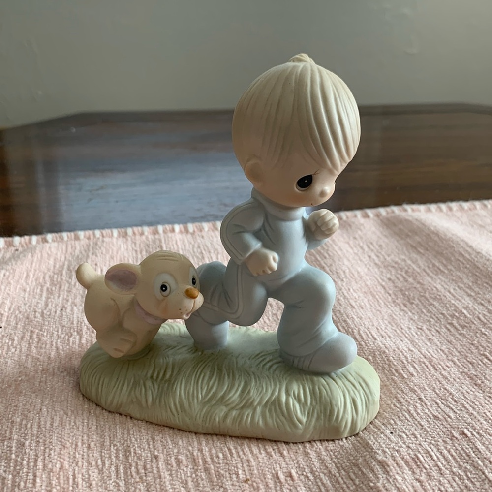God’s Speed: 1979 Vintage Precious Moments Figurine